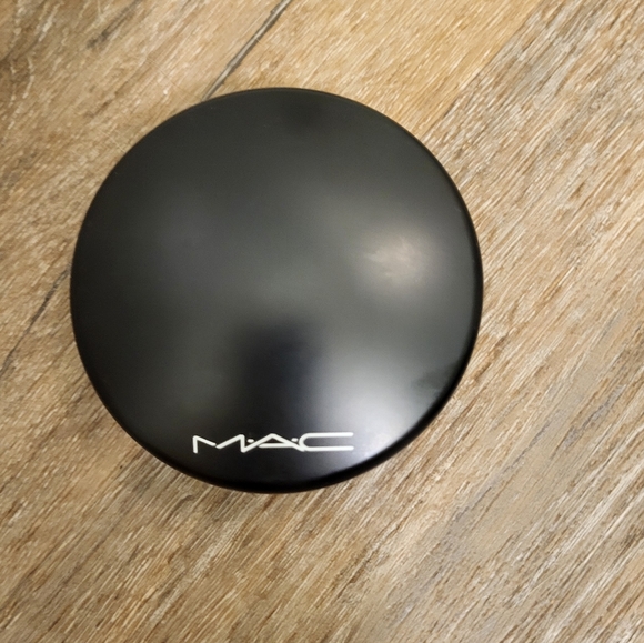 Mac Skinfinish Natural Powder Dark Tan - Picture 6 of 11